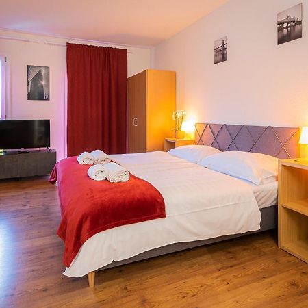 Los Lorentes Residences Bulle Eksteriør bilde